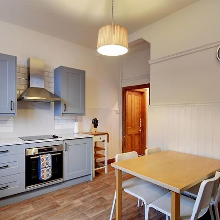 Spacious Victorian Townhouse Near Hcc With Off Street Parking ハロゲート エクステリア 写真