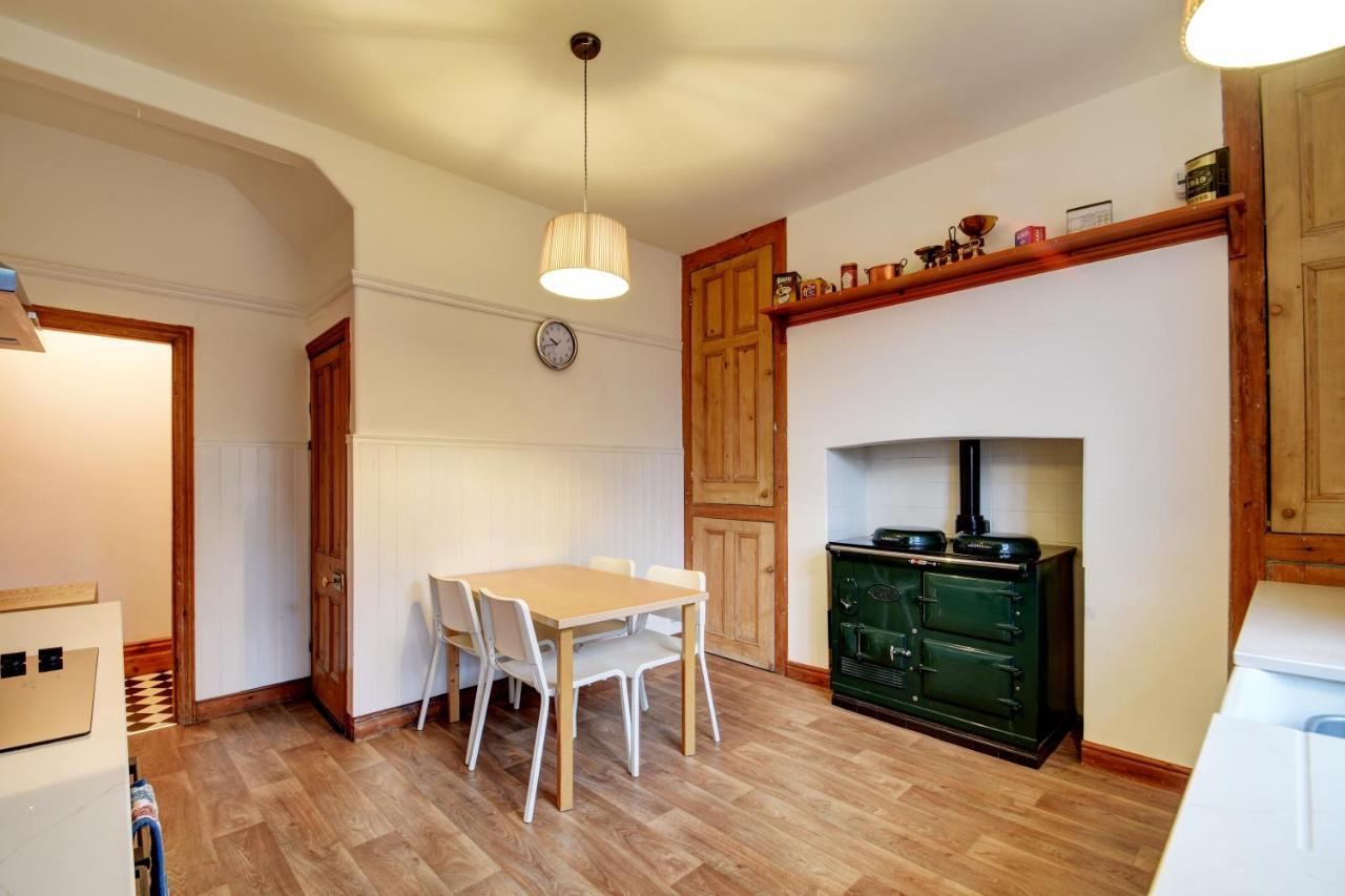 Spacious Victorian Townhouse Near Hcc With Off Street Parking ハロゲート エクステリア 写真