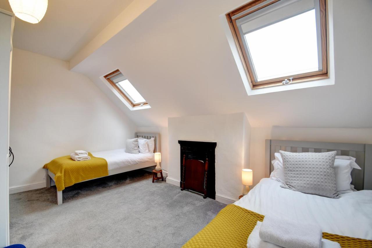 Spacious Victorian Townhouse Near Hcc With Off Street Parking ハロゲート エクステリア 写真