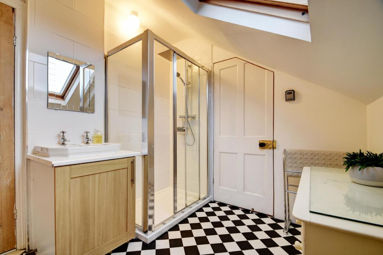 Spacious Victorian Townhouse Near Hcc With Off Street Parking ハロゲート エクステリア 写真