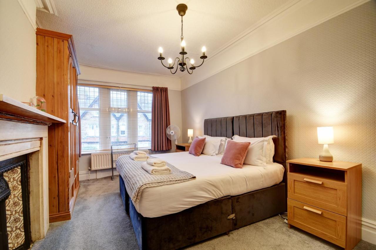 Spacious Victorian Townhouse Near Hcc With Off Street Parking ハロゲート エクステリア 写真